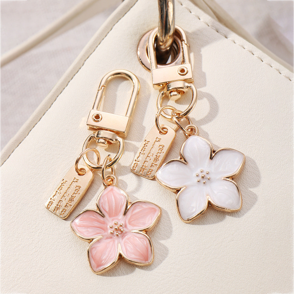 New Colord Enamel Cherry Blossom Keychains Ins Sweet Flower Keyring for Women Car Bag Pendant DIY Handmade Jewelry Gift